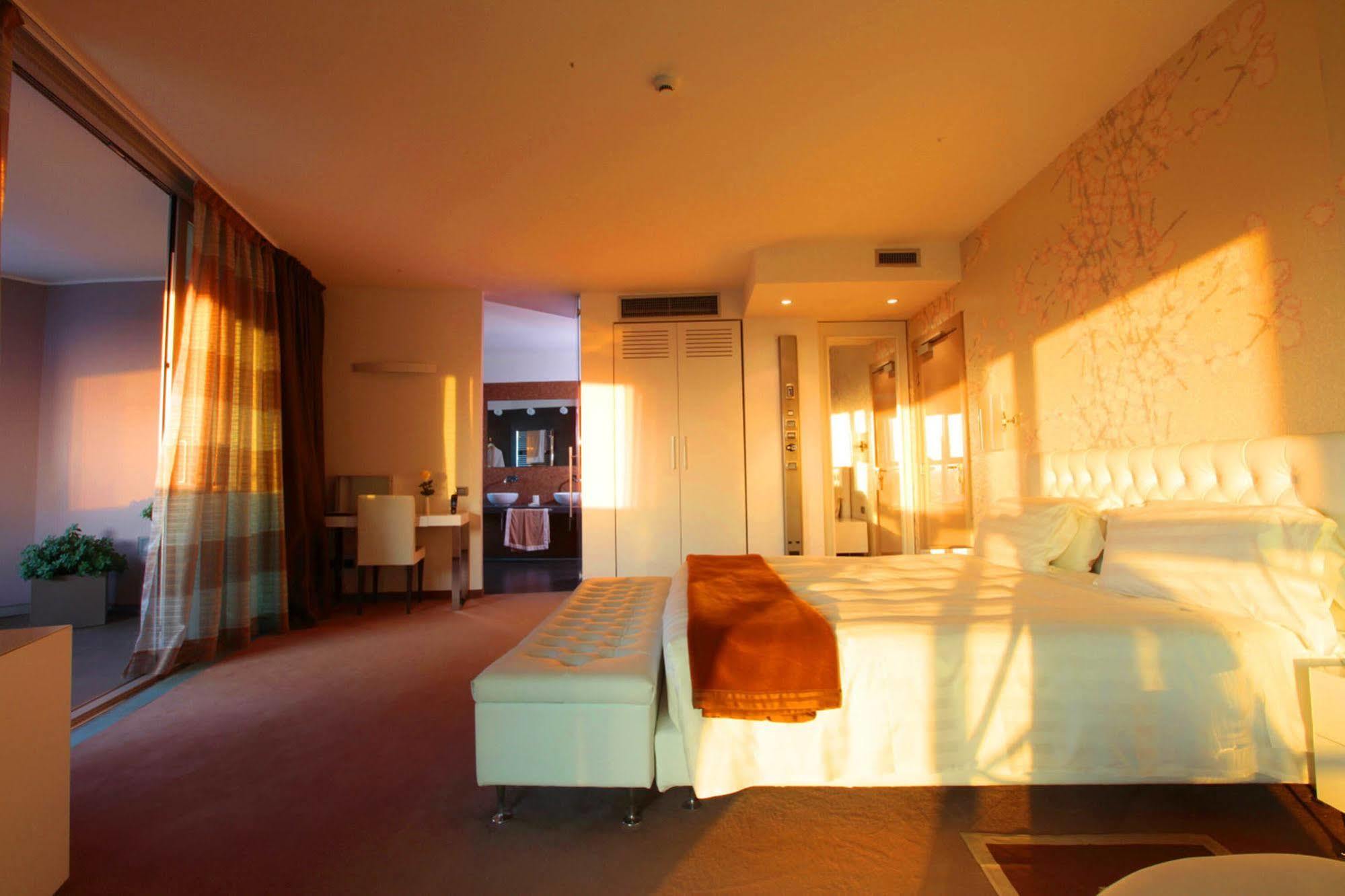 Hotel For You Cernusco Sul Naviglio Εξωτερικό φωτογραφία