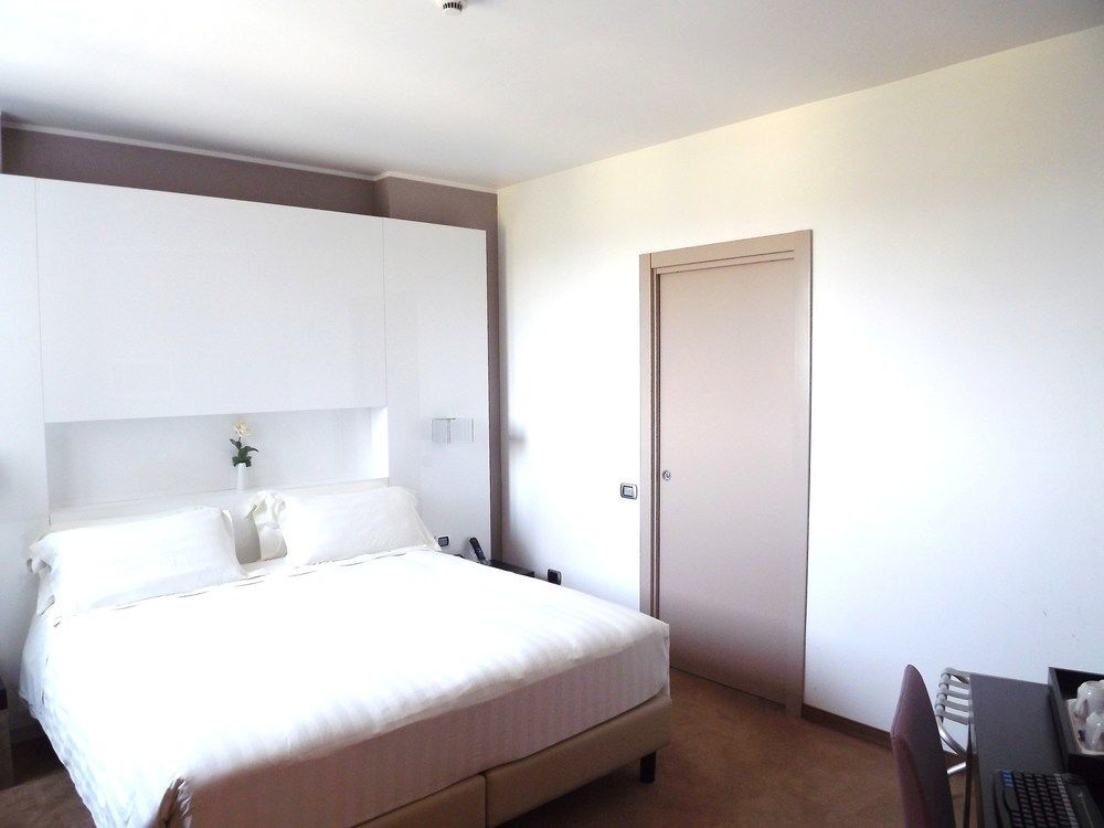 Hotel For You Cernusco Sul Naviglio Εξωτερικό φωτογραφία